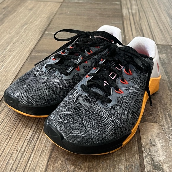 Nike Metcon 5 Orange Black laser Women’s size 6 - Picture 2 of 10